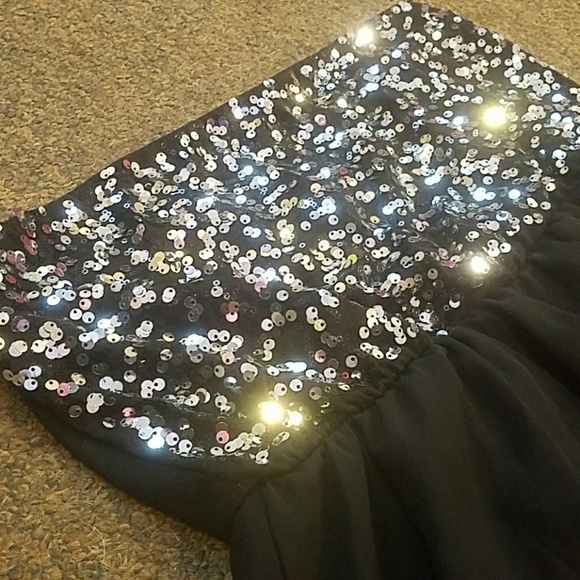 🍒3/$20🍒 Sequined Strapless Top - Picture 2 of 3